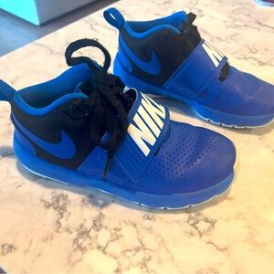 Nike girls basketball shoes